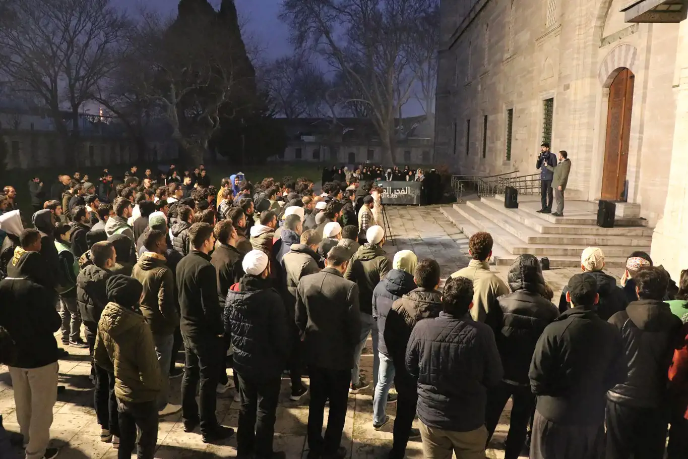 Gençler, Mescid-i Aksa için Süleymaniye'de sabah namazında buluştu