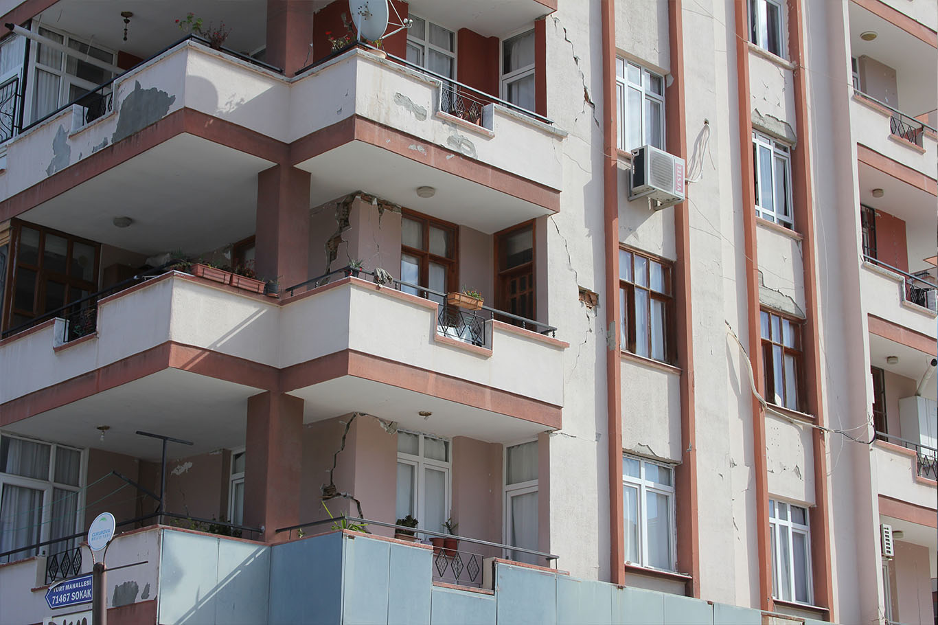 Adana'da depremde hasar gören 3 bin 821 bina yıkılacak
