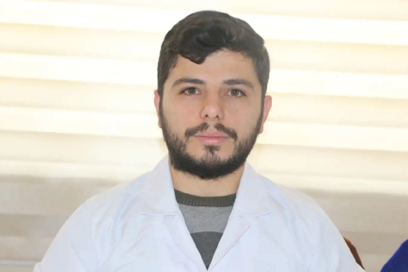 İftarda çok fazla ve hızlı yemek mide taşkınlığına sebebiyet verebilir 