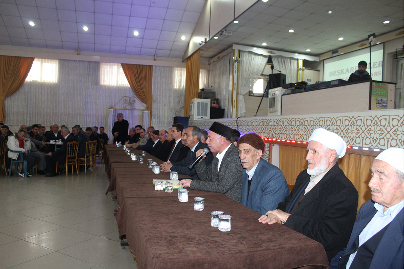 Bingöl'de husumetli iki aile arasındaki kan davası sona erdi Bingöl'de husumetli iki aile arasındaki kan davası sona erdi