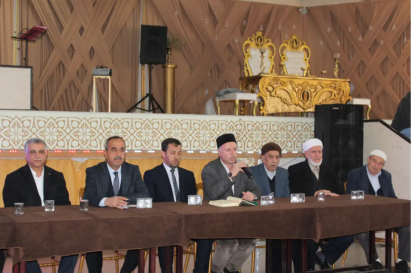 Bingöl'de husumetli iki aile arasındaki kan davası sona erdi Bingöl'de husumetli iki aile arasındaki kan davası sona erdi