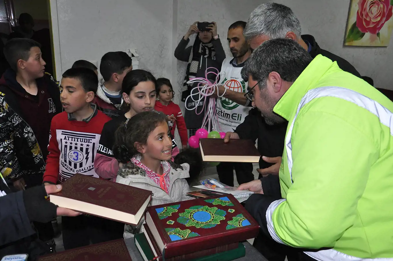 Umut Kervanı Malatya'da depremzedelere yönelik Berat Kandili programı düzenledi Umut Kervanı Malatya'da depremzedelere yönelik Berat Kandili programı düzenledi
