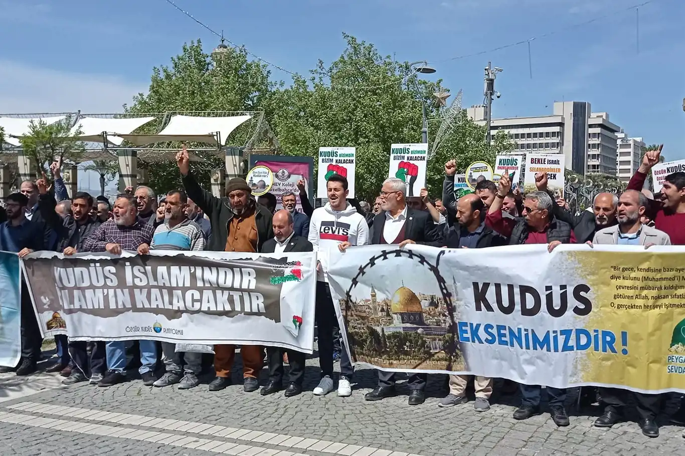 İzmir'de "Dünya Kudüs Günü" münasebetiyle  kitlesel basın açıklaması 