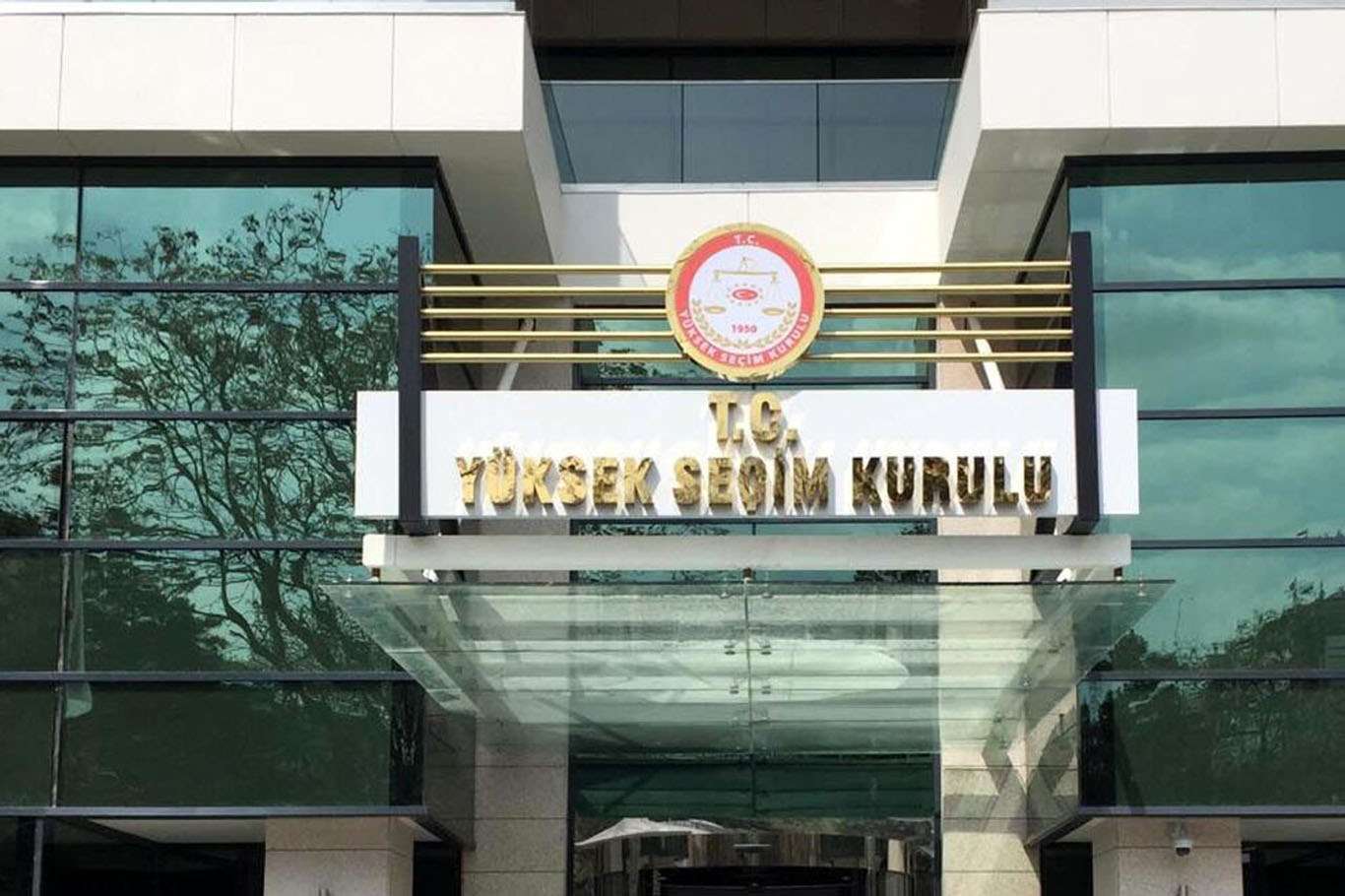 YSK'dan "bakanlar" kararı: İstifa etmelerine gerek yok YSK'dan "bakanlar" kararı: İstifa etmelerine gerek yok