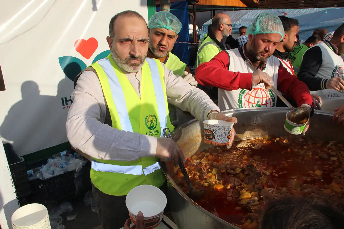 Avrupa Yetim Eli deprem bölgesine yardımlarına devam ediyor