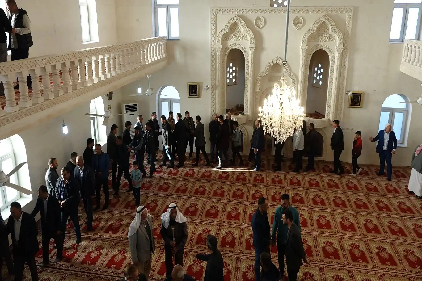 Mardin'de bayram namazı sevinç ve esenlikle kılındı Mardin'de bayram namazı sevinç ve esenlikle kılındı