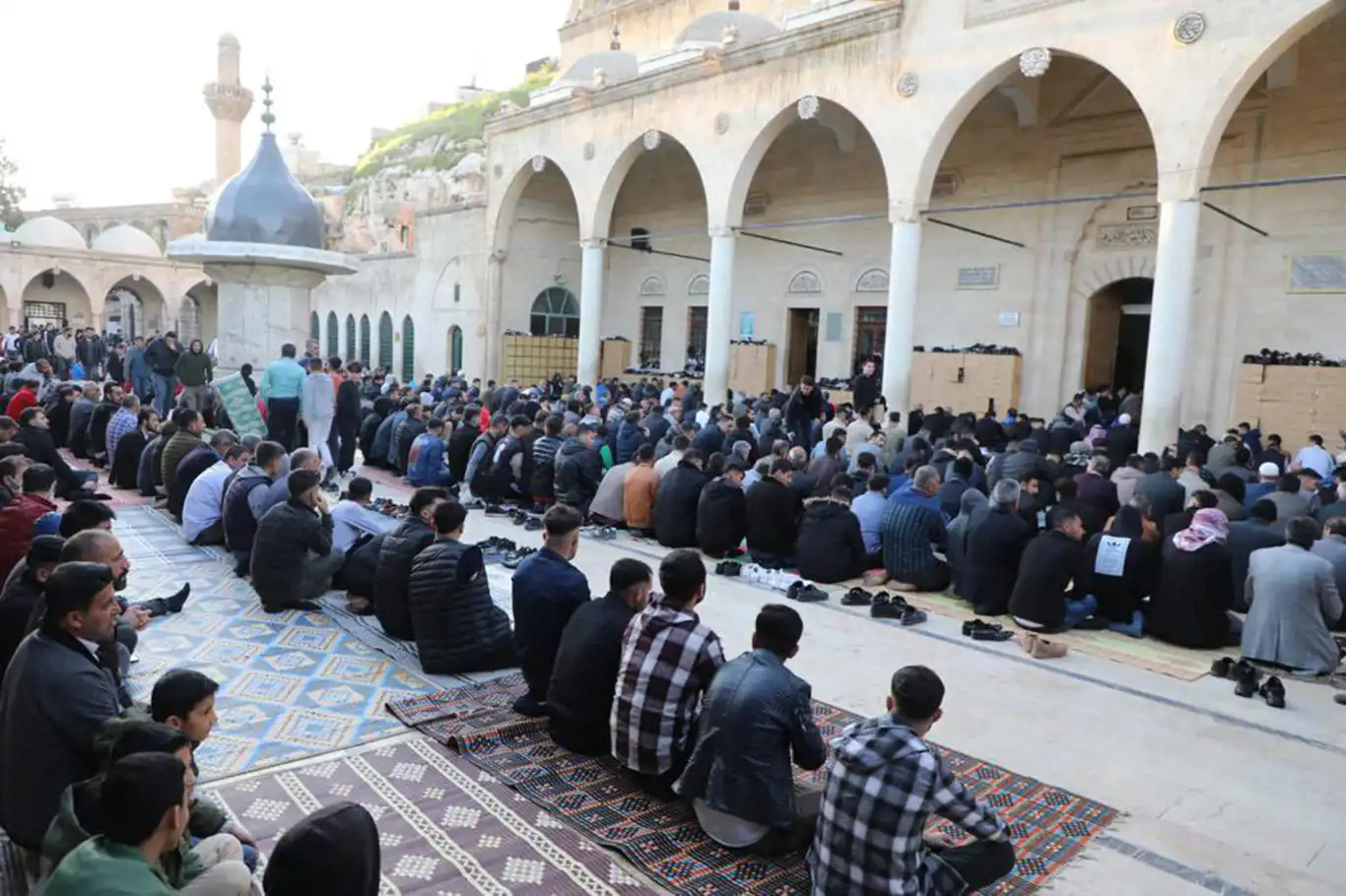 Şanlıurfa'da Ramazan Bayramı namazında camiler doldu Şanlıurfa'da Ramazan Bayramı namazında camiler doldu