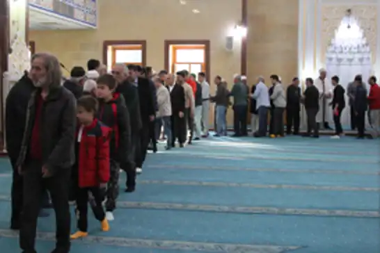 Adana'da Ramazan Bayramı namazında camiler doldu
