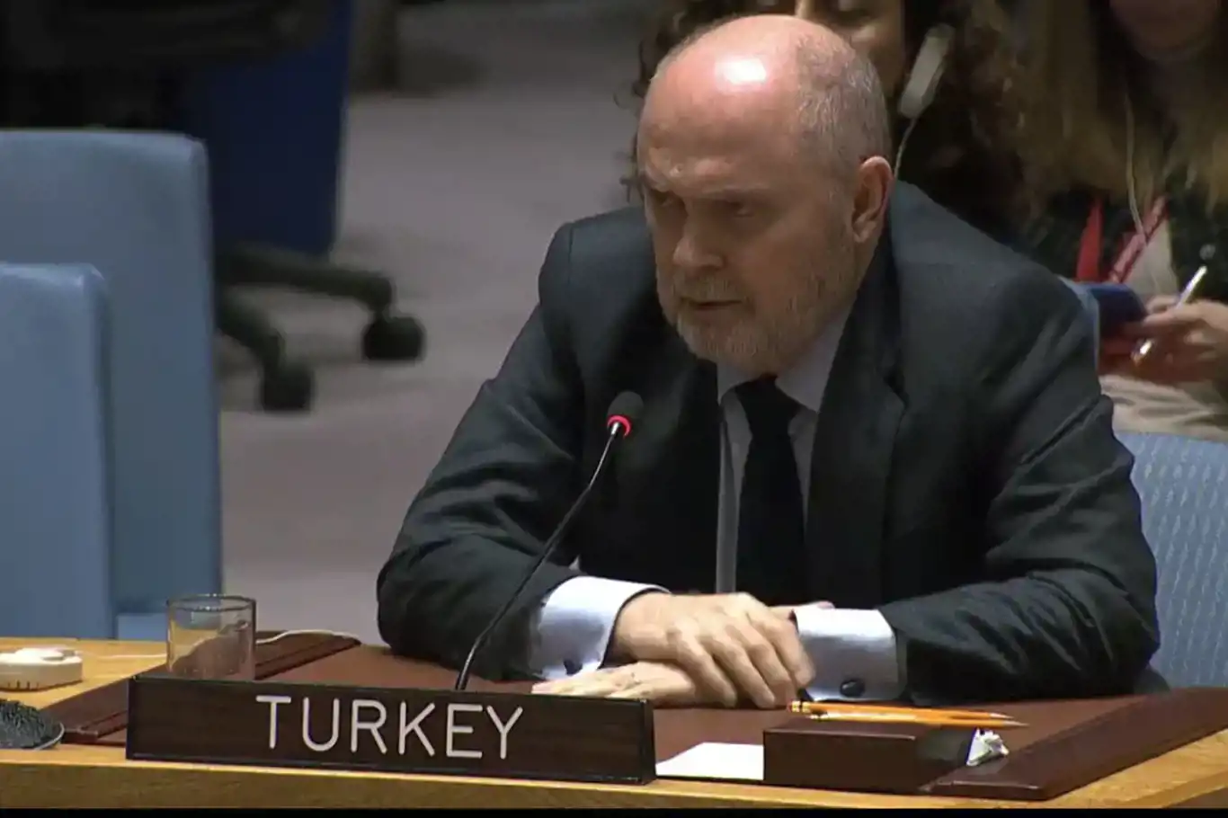 BM'den, Feridun Sinirlioğlu'na Afganistan Özel Koordinatör'lük görevi BM'den, Feridun Sinirlioğlu'na Afganistan Özel Koordinatör'lük görevi