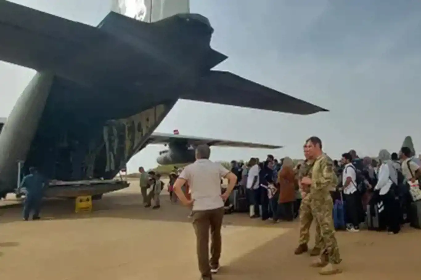 Türkiye evacuates over 1,830 people from conflict-torn Sudan amid ongoing violence Türkiye evacuates over 1,830 people from conflict-torn Sudan amid ongoing violence