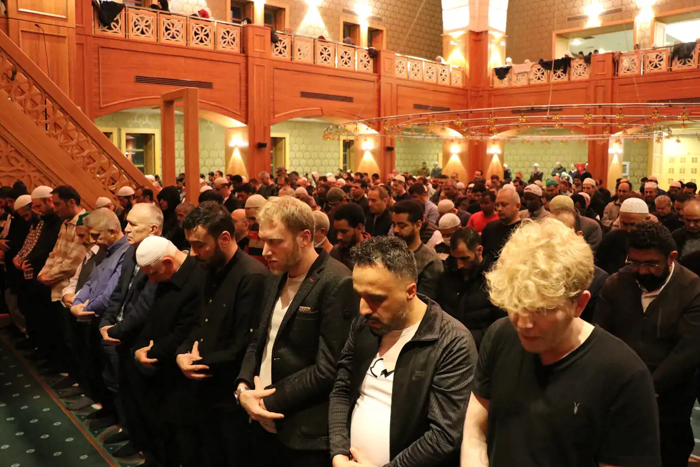 Asırlık hatimle teravih namazı geleneği sürdürülüyor Asırlık hatimle teravih namazı geleneği sürdürülüyor