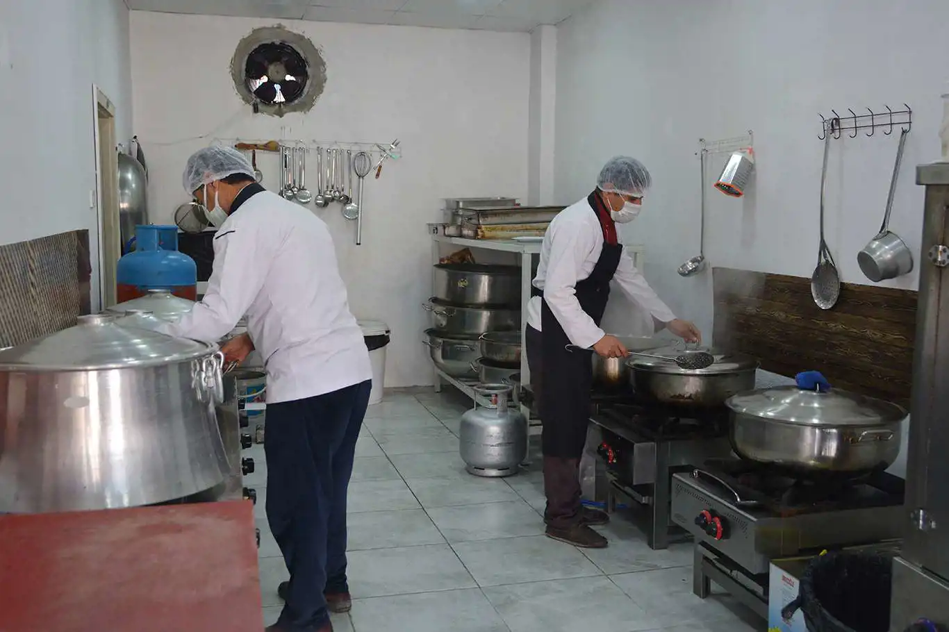 MEB'de 3 bin 85 sözleşmeli aşçı yardımcısı aşçı kadrosuna atandı