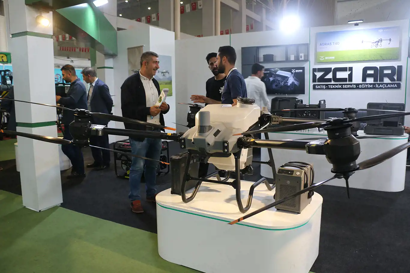 "Drone ile ilaçlama su ve zamandan büyük tasarruf sağlıyor" "Drone ile ilaçlama su ve zamandan büyük tasarruf sağlıyor"