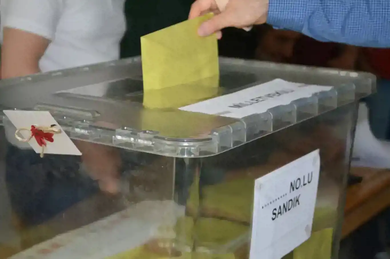 Turkish voters start to cast their ballots for presidential and parliamentary elections