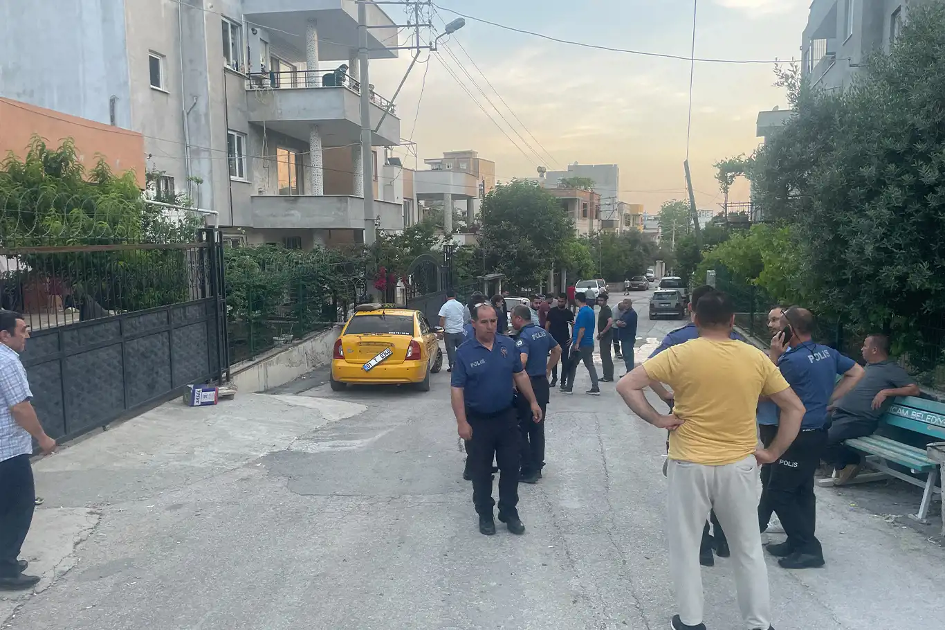 Adana'da boşanma aşamasındaki eşini öldürdü, kayınbiraderi ve halasını yaraladı! Adana'da boşanma aşamasındaki eşini öldürdü, kayınbiraderi ve halasını yaraladı!