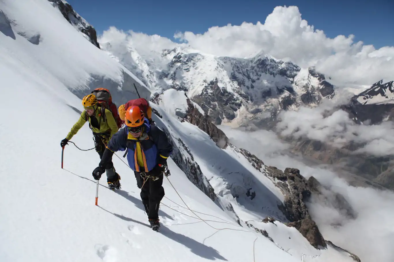 Everest'e tırmanan 2 dağcı öldü Everest'e tırmanan 2 dağcı öldü