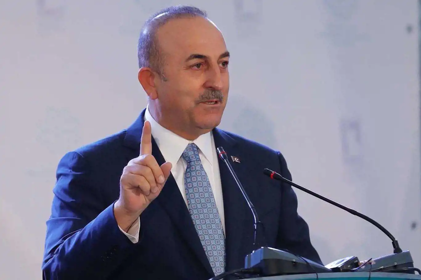 Dışişleri Bakanı Çavuşoğlu'ndan Almanya'daki kundaklama girişimine tepki Dışişleri Bakanı Çavuşoğlu'ndan Almanya'daki kundaklama girişimine tepki