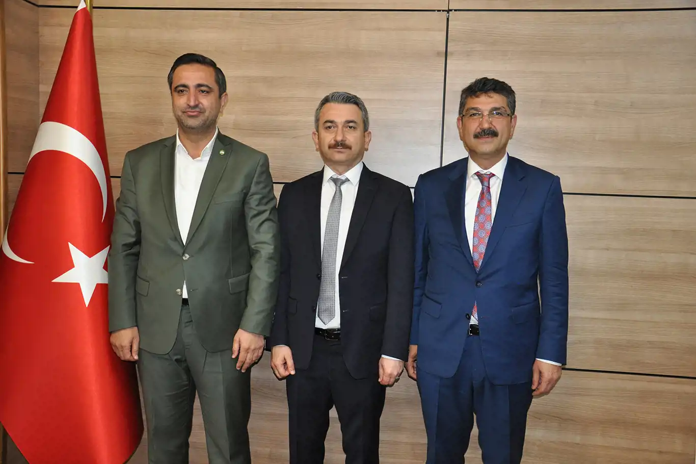 Batman Milletvekilleri Ramanlı ve Nasıroğlu mazbatalarını aldı Batman Milletvekilleri Ramanlı ve Nasıroğlu mazbatalarını aldı