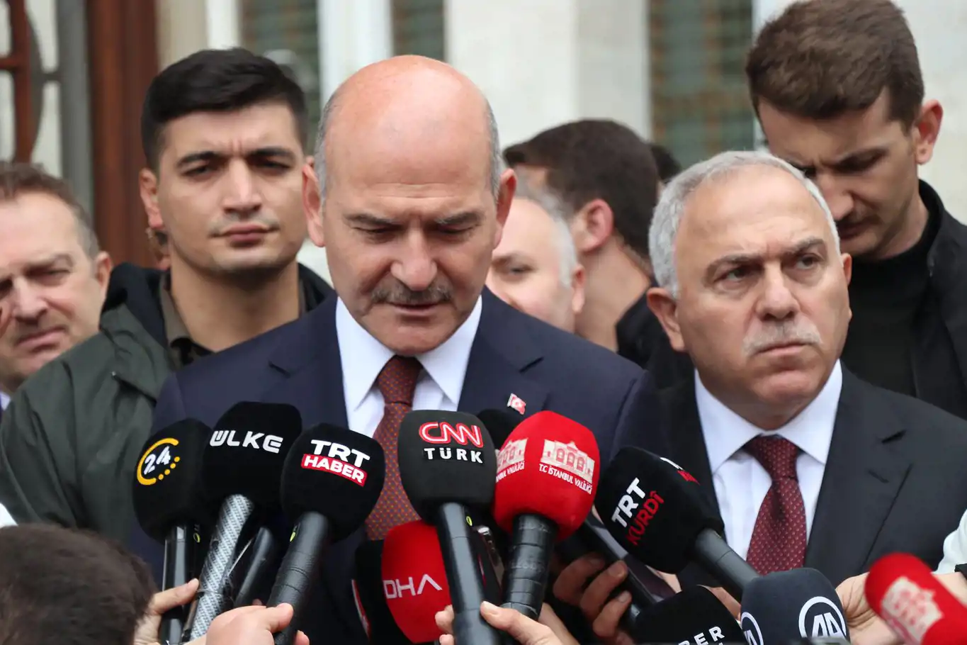 İçişleri Bakanı Soylu'dan Fatih Sultan Mehmed Han'ın kabrine ziyaret İçişleri Bakanı Soylu'dan Fatih Sultan Mehmed Han'ın kabrine ziyaret