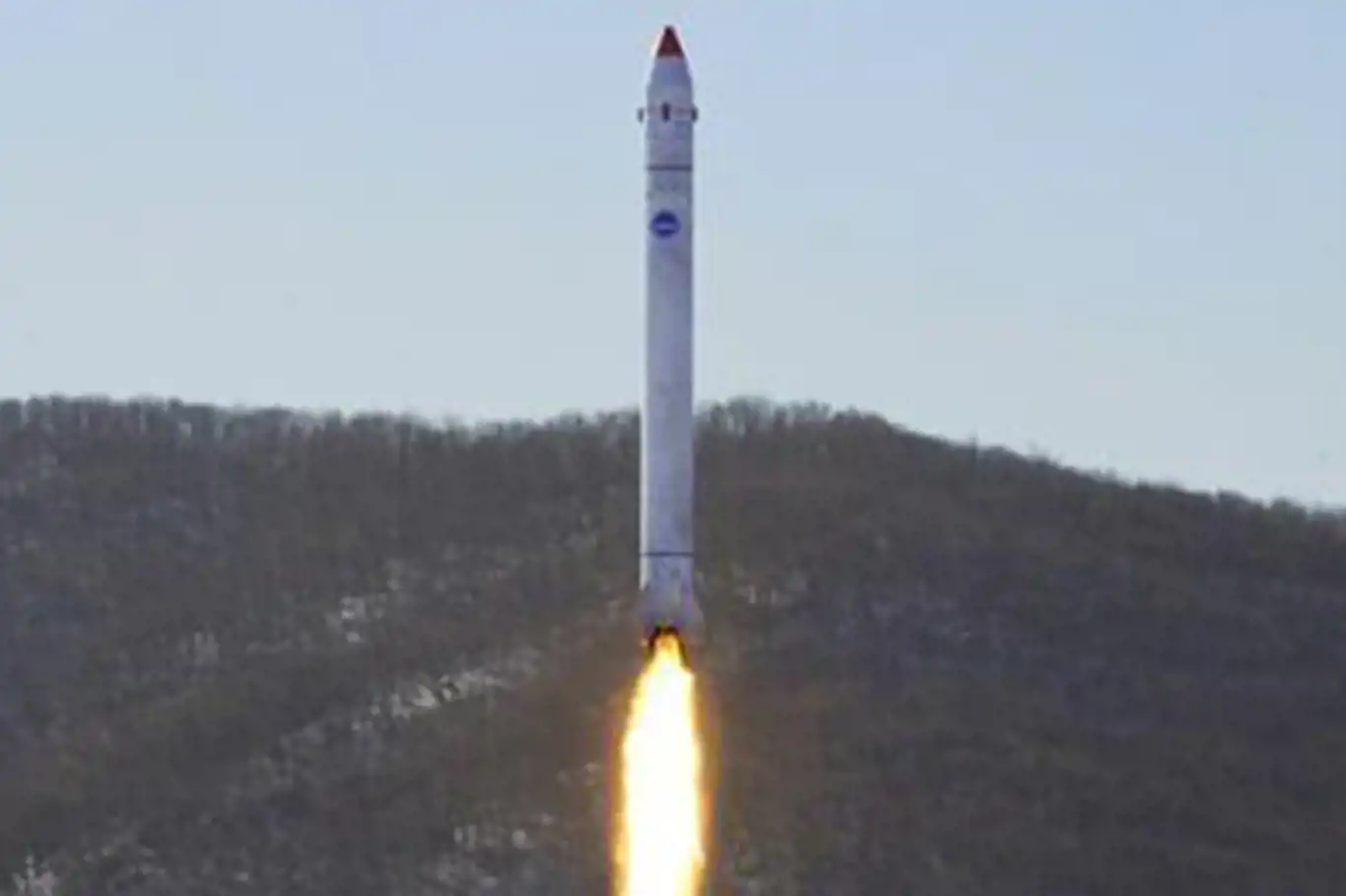 Kuzey Kore'nin askeri keşif uydusu düştü