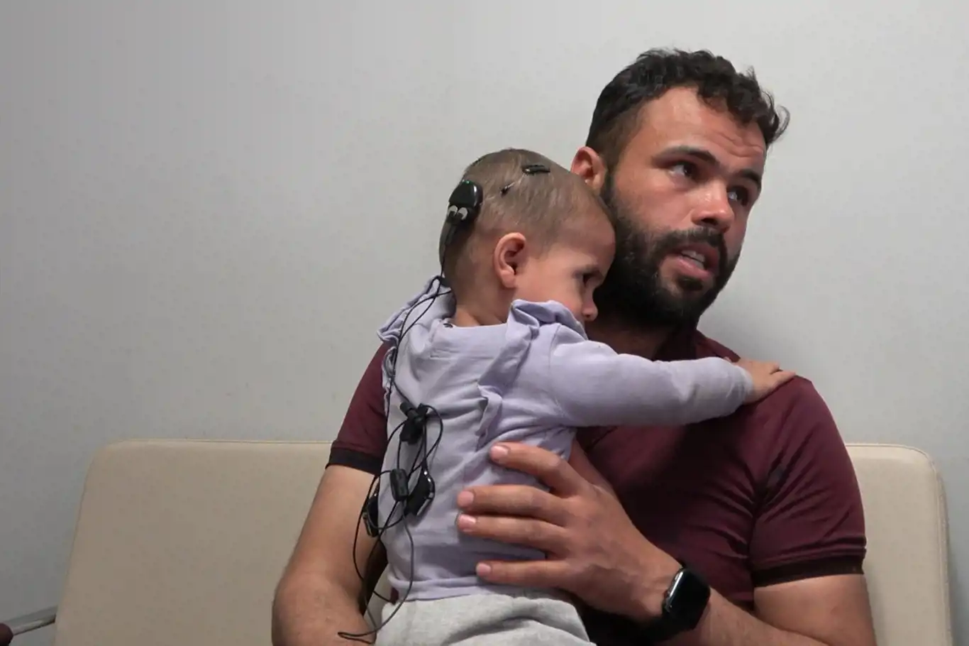 17 aylık bebek biyonik kulak yardımıyla duymaya başladı 17 aylık bebek biyonik kulak yardımıyla duymaya başladı