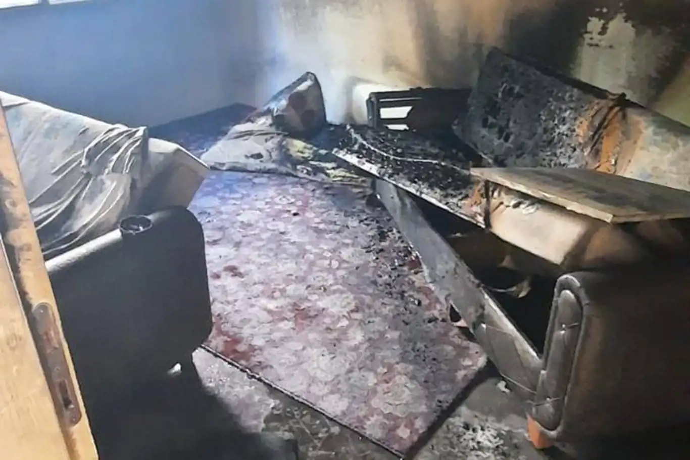 Adana’da depremde ağır hasar alan evde yangın Adana’da depremde ağır hasar alan evde yangın