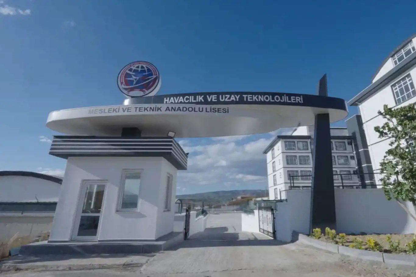 Uzay ve havacılık teknolojisi alanında ilk meslek lisesi açıldı Uzay ve havacılık teknolojisi alanında ilk meslek lisesi açıldı