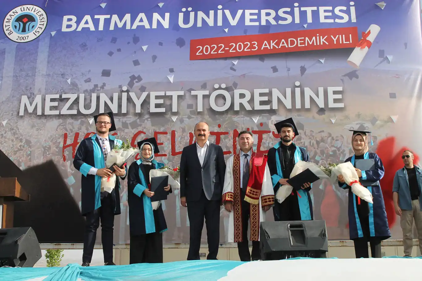 Batman Üniversitesinin 2022-2023 mezunları törenle uğurlandı Batman Üniversitesinin 2022-2023 mezunları törenle uğurlandı