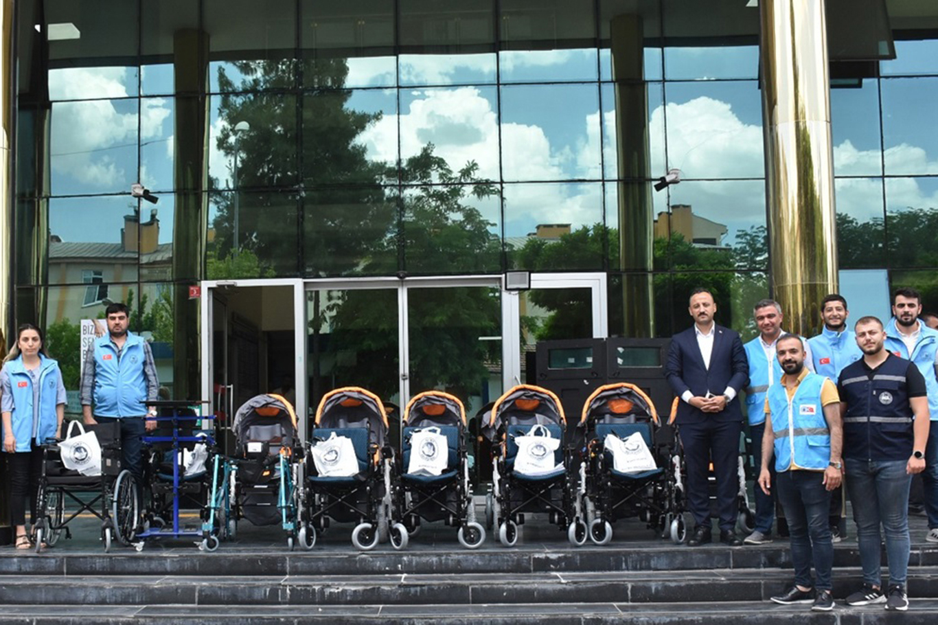 Siirt'te engellilere akülü araç ve malzeme desteği sağlandı