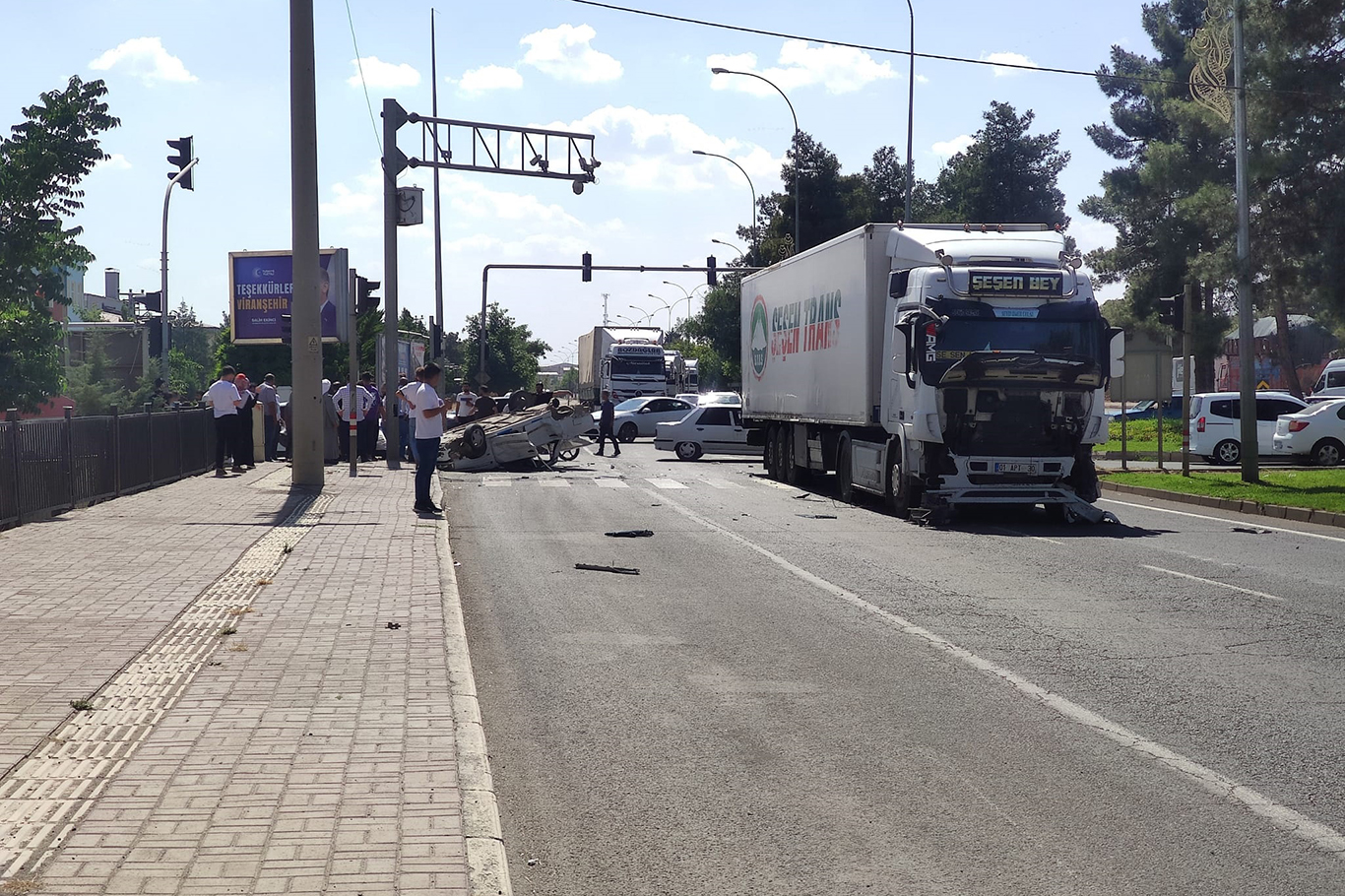 Otomobil ile tır çarpıştı: 2 yaralı