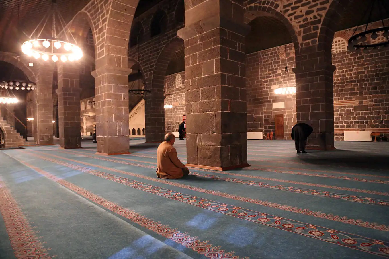 Unutulmaya yüz tutmuş sünnetler: Gece namazı, misvak kullanımı ve namaz saflarının sık tutulması