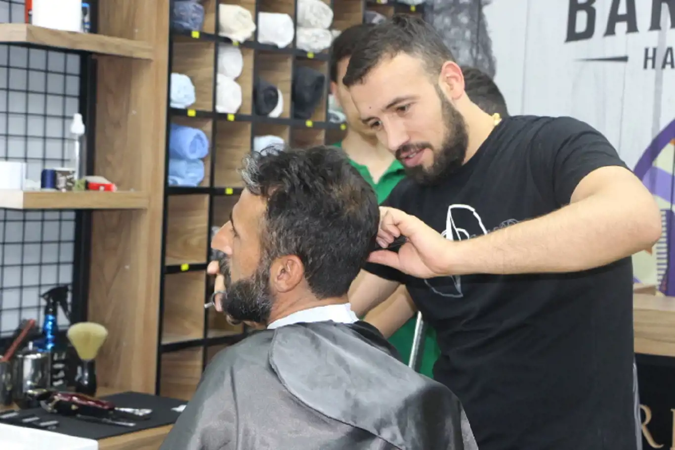 Bayram arifesinde berberlerde yoğunluk devam ediyor 