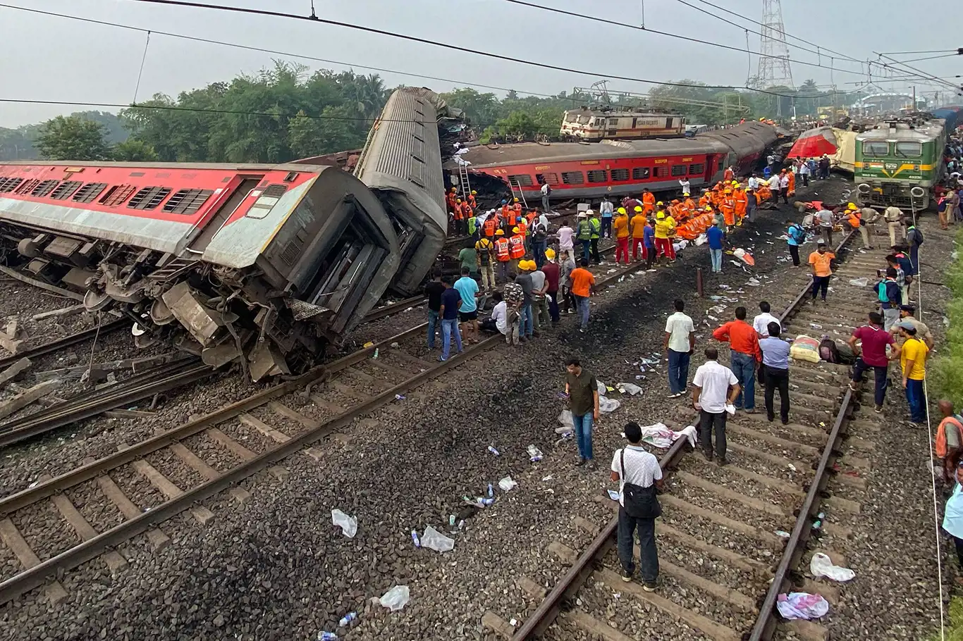 Hindistan'daki tren kazasında ölü sayısı 288'e yükseldi Hindistan'daki tren kazasında ölü sayısı 288'e yükseldi