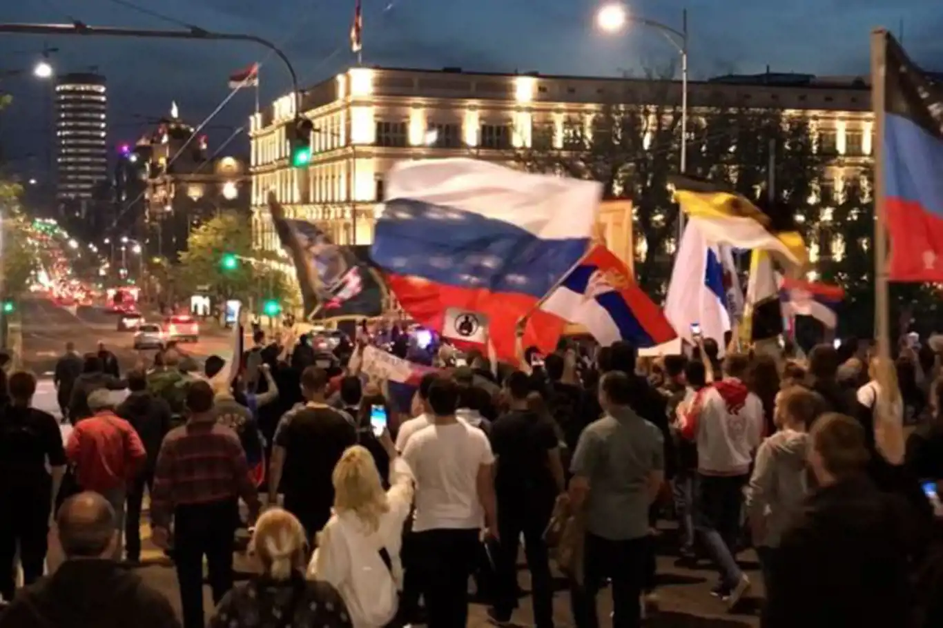 Sırbistan'da şiddet olayları protesto edildi