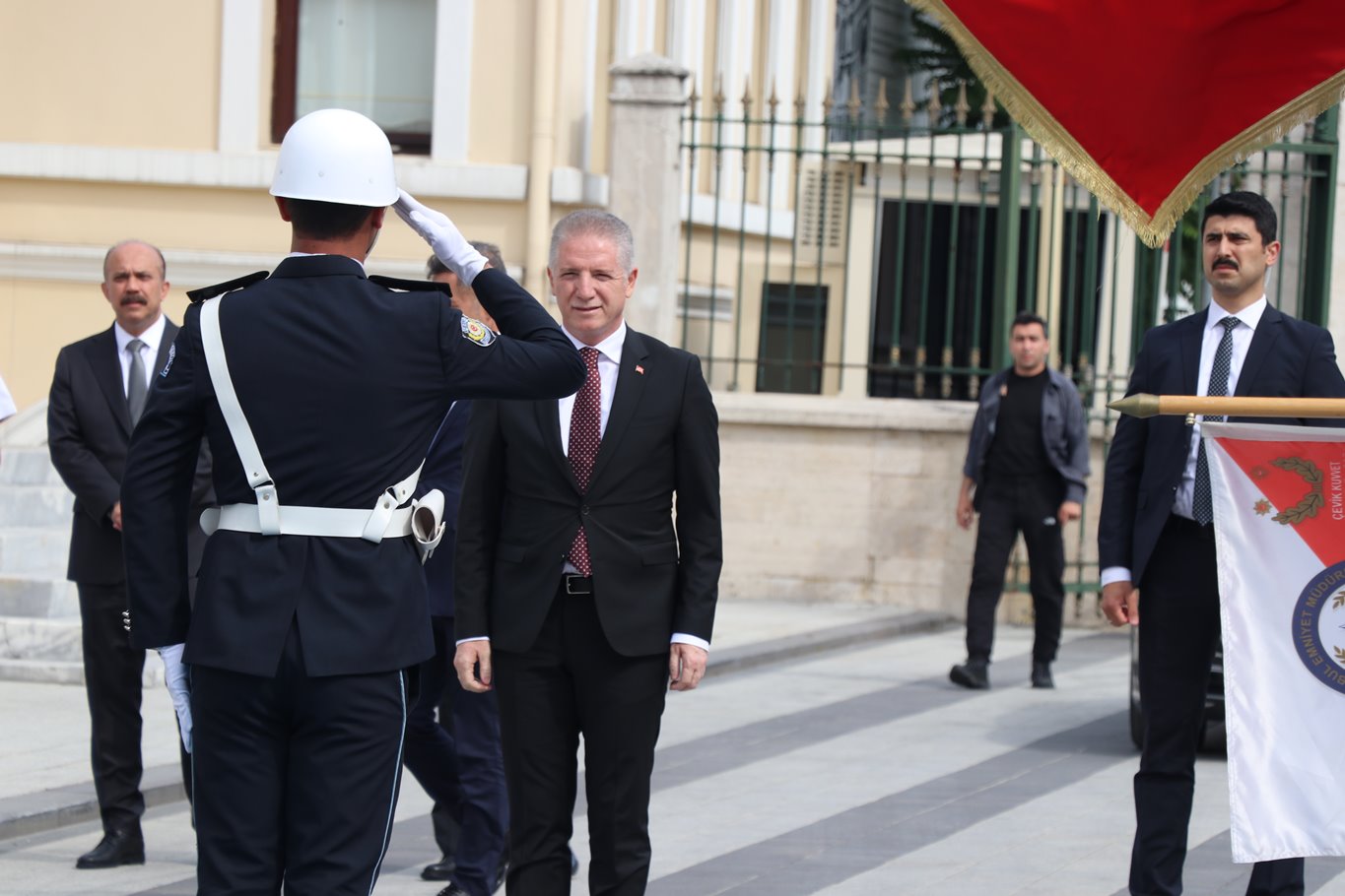 İstanbul Valisi Davut Gül göreve başladı 