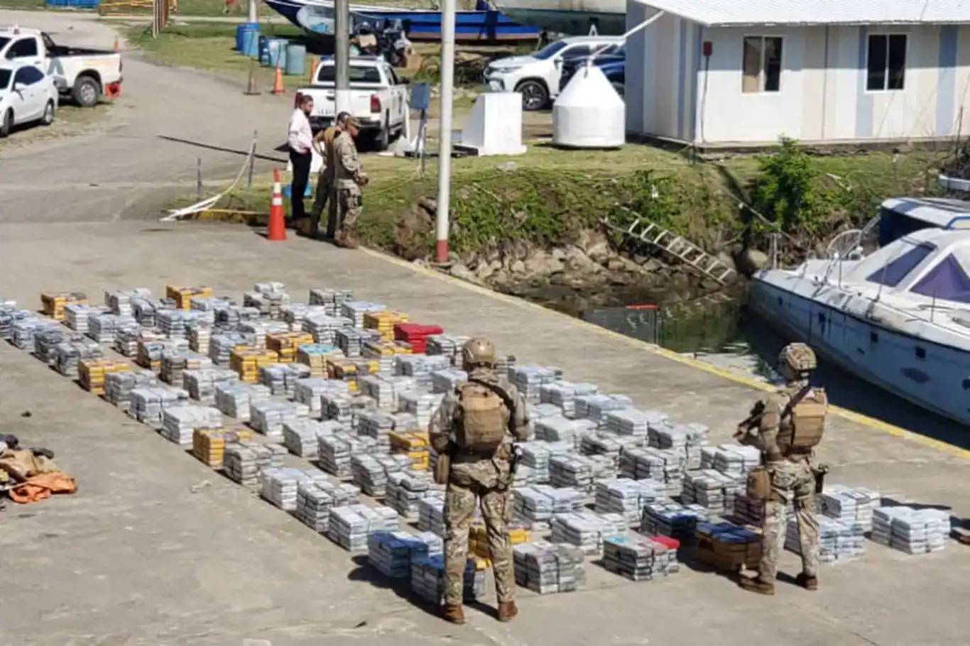Panamanian authorities seize 2.3 tons of drugs in 48 hours Panamanian authorities seize 2.3 tons of drugs in 48 hours