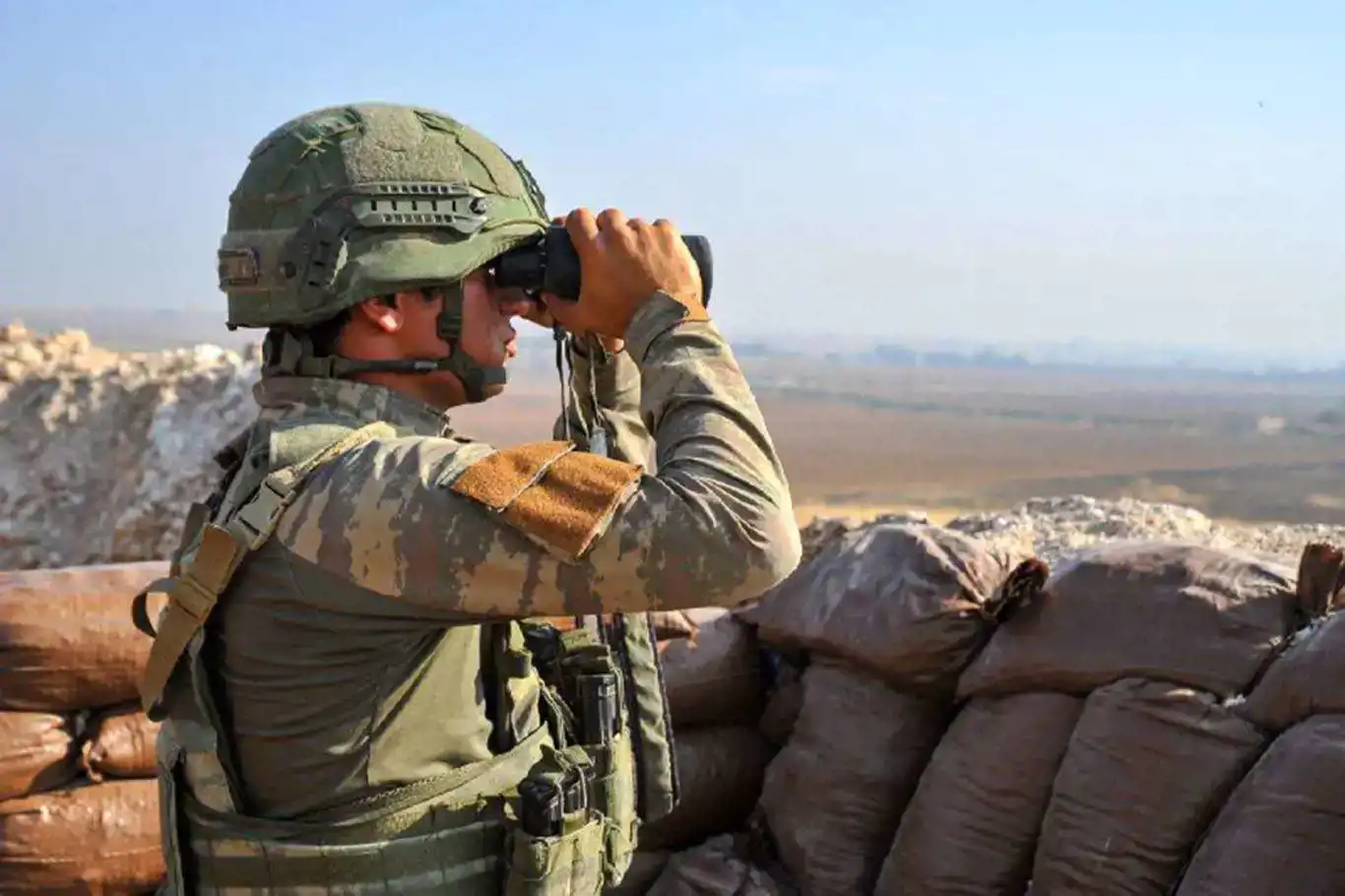 Turkish security forces arrest 28 suspects at borders