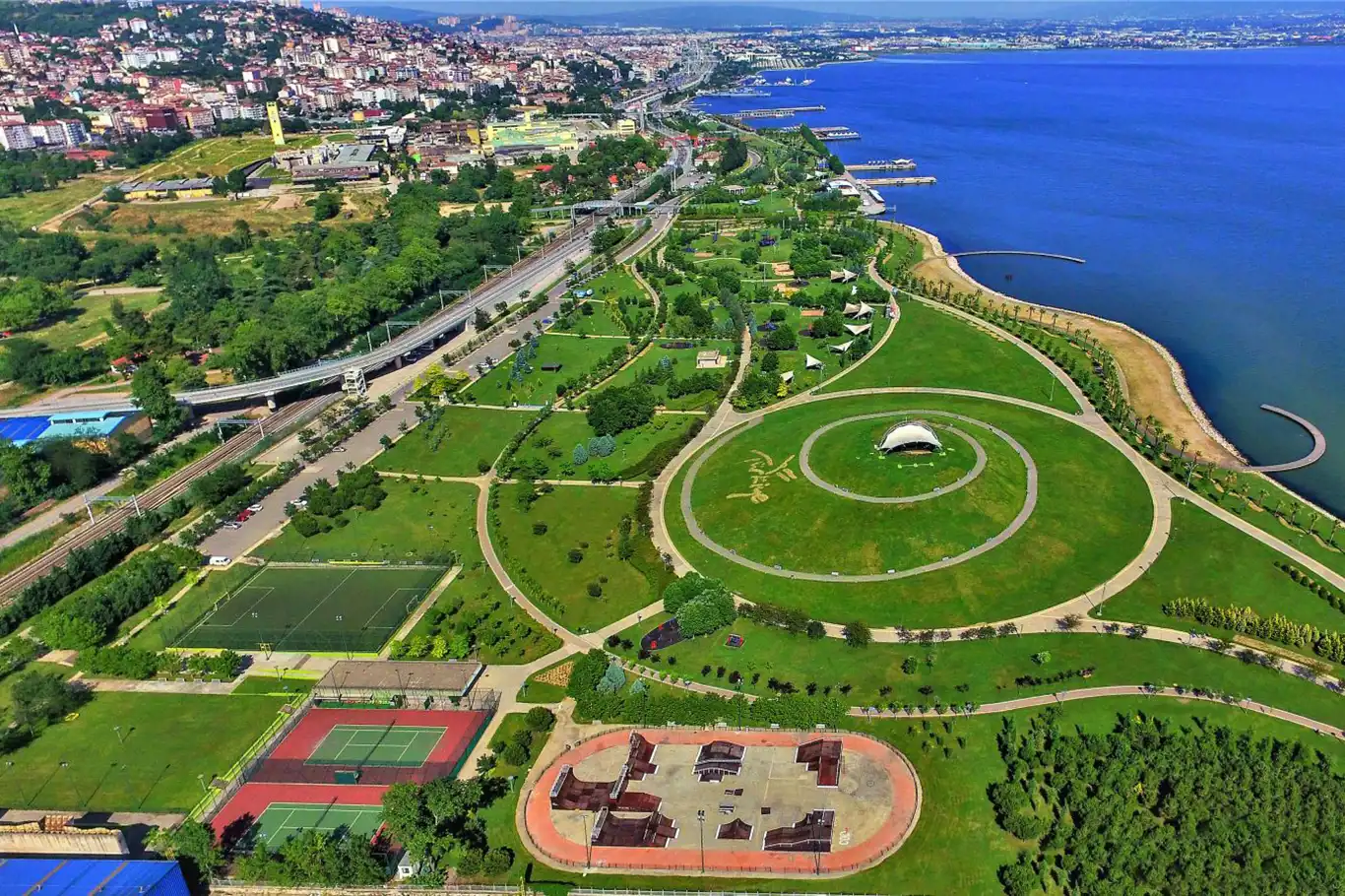 Gökyüzünün mavisiyle yeryüzünün yeşilinin birleştiği şehir: Kocaeli Gökyüzünün mavisiyle yeryüzünün yeşilinin birleştiği şehir: Kocaeli