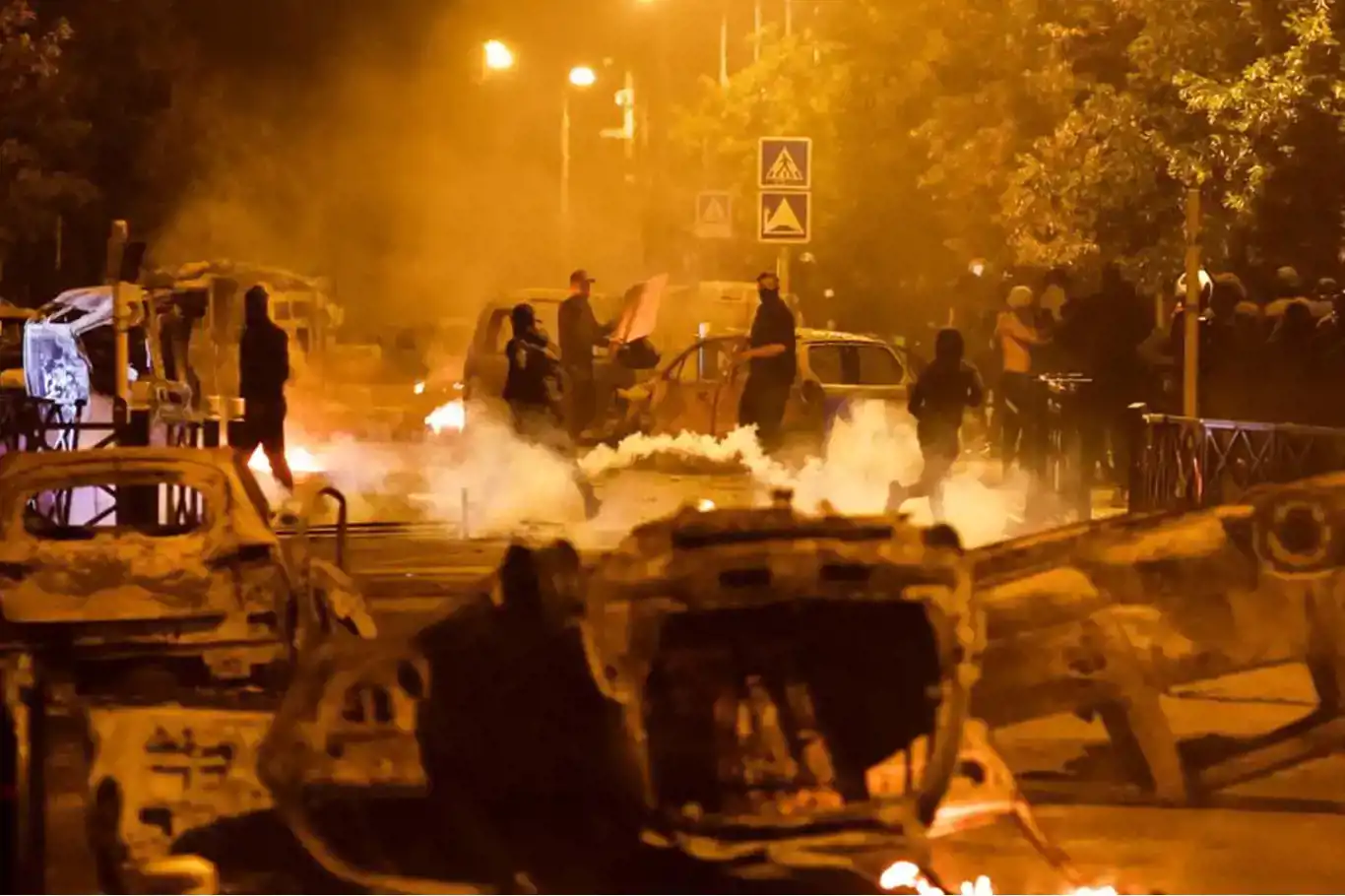 Fifth night of unrest in France: Violent clashes between police and protesters continue in Marseille