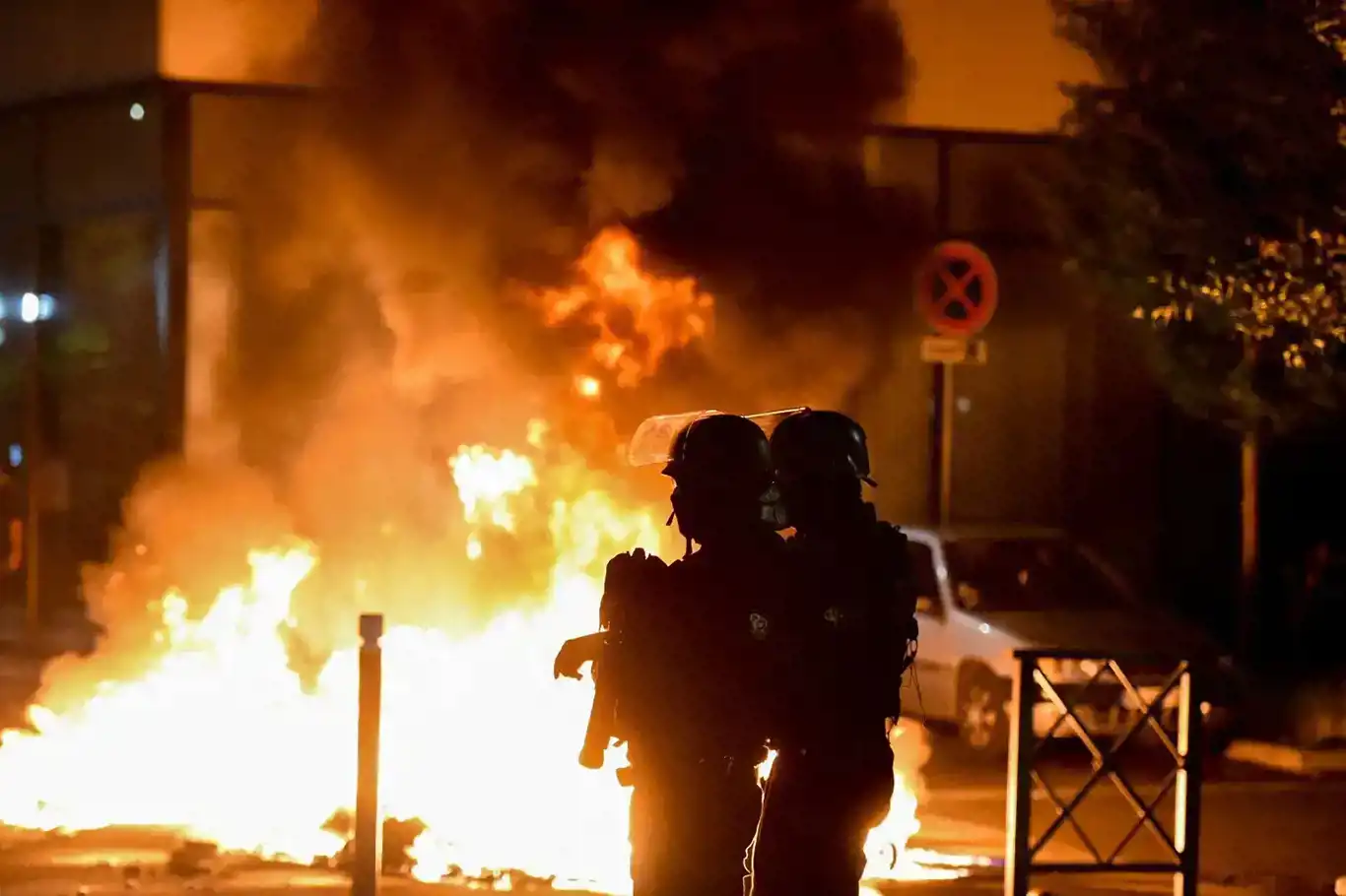Mass riots spread to Switzerland and Belgium following unrest in France