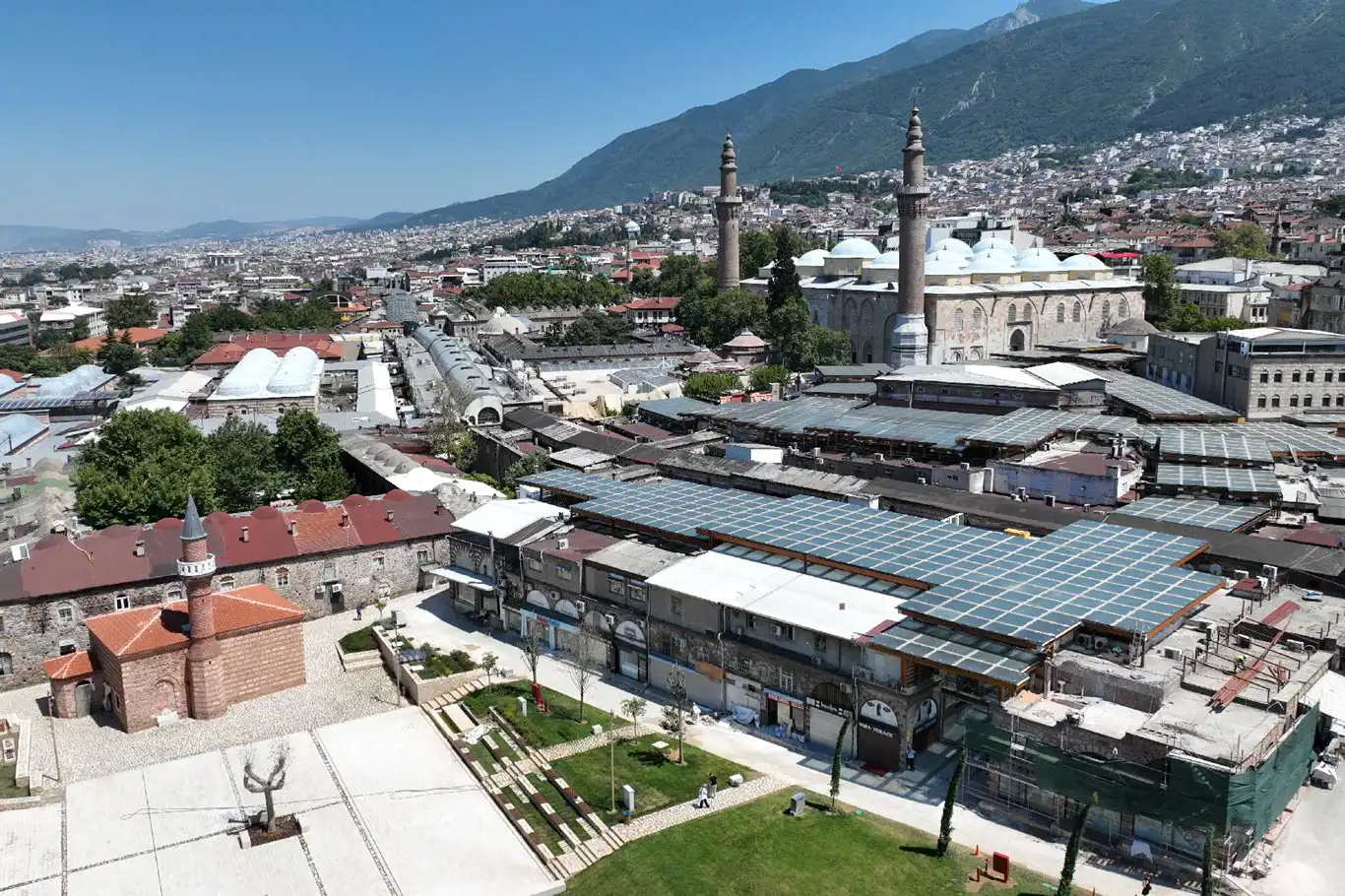 Bursa'nın tarihi çarşı ve hanlar bölgesi eski dokusuna kavuşuyor Bursa'nın tarihi çarşı ve hanlar bölgesi eski dokusuna kavuşuyor