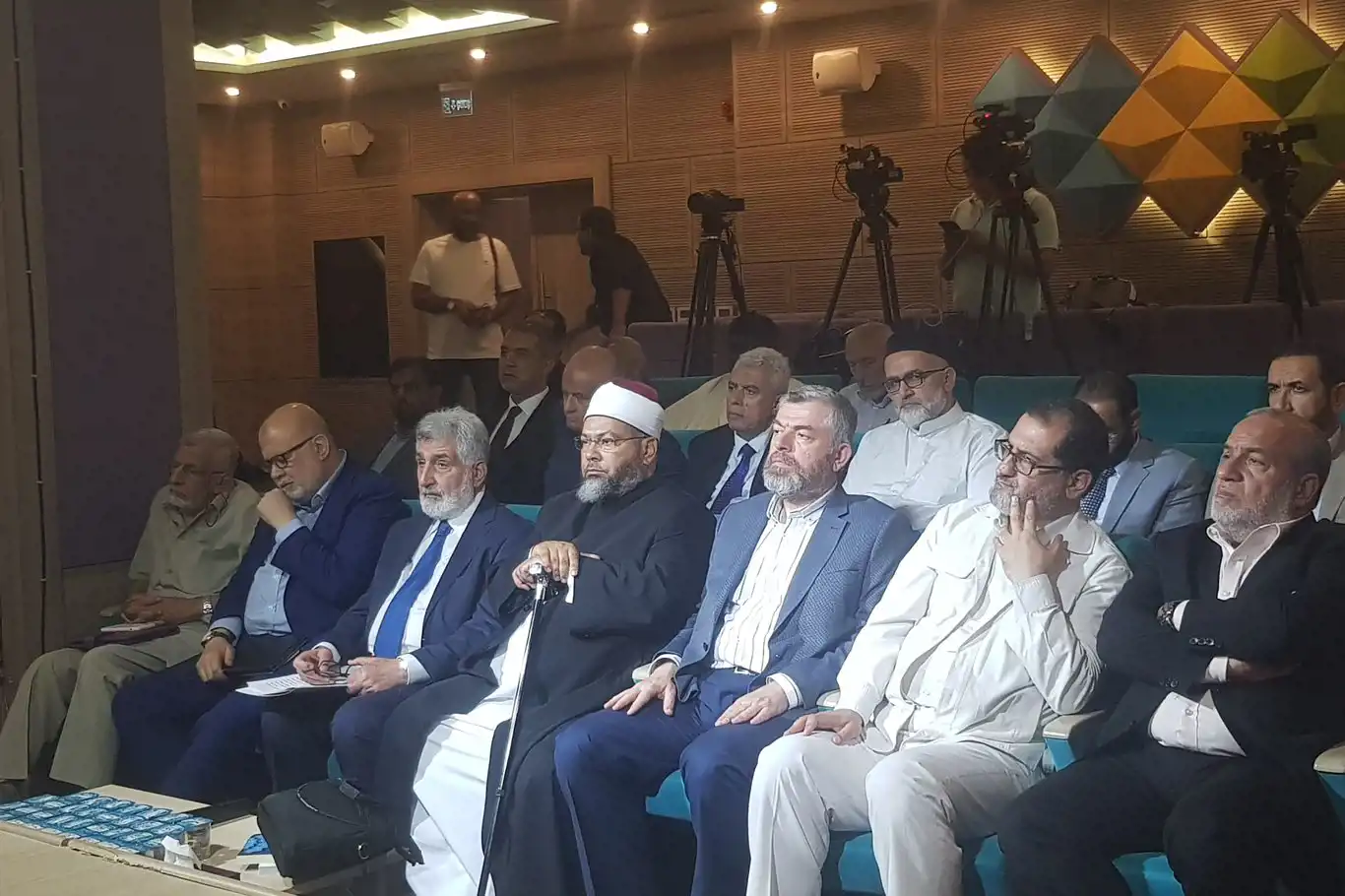 انعقاد الملتقى العالمي للدفاع عن المقدسات الإسلامية بإسطنبول انعقاد الملتقى العالمي للدفاع عن المقدسات الإسلامية بإسطنبول