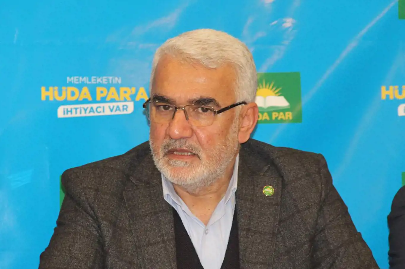 Siyasi parti genel başkanlarından HÜDA PAR Genel Başkanı Yapıcıoğlu'na taziye telefonu Siyasi parti genel başkanlarından HÜDA PAR Genel Başkanı Yapıcıoğlu'na taziye telefonu