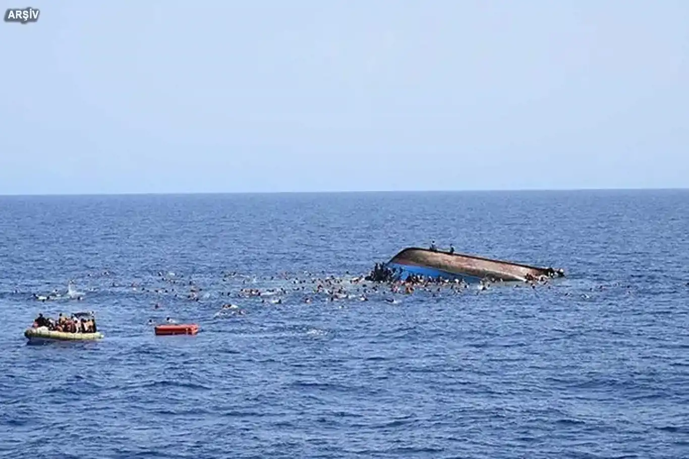 Ferry sinking in Indonesia leaves 15 dead, 19 missing Ferry sinking in Indonesia leaves 15 dead, 19 missing
