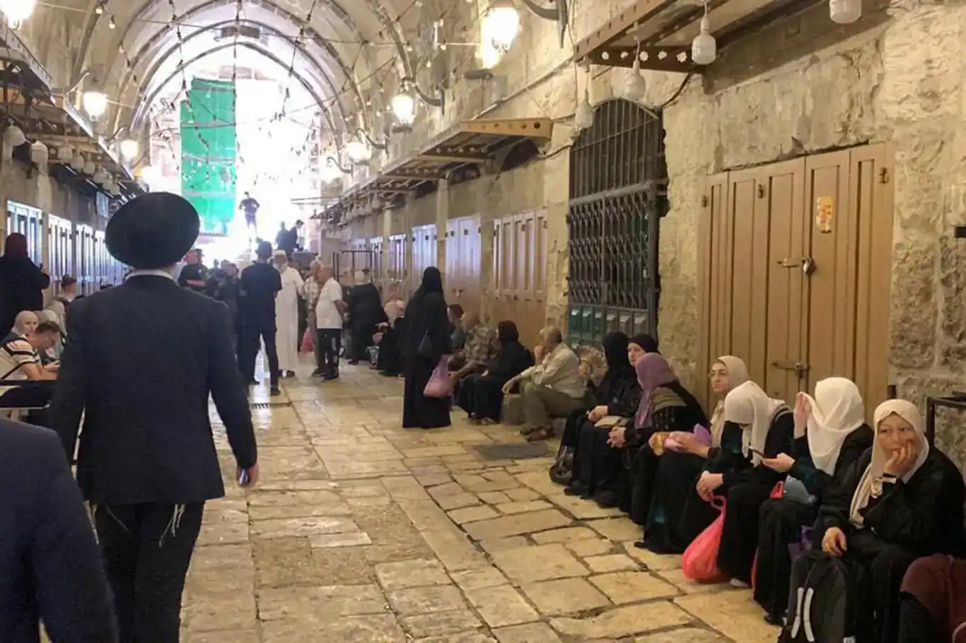 Zionist authorities impose restrictions on Muslim worshipers as settlers storm Al Aqsa Mosque 