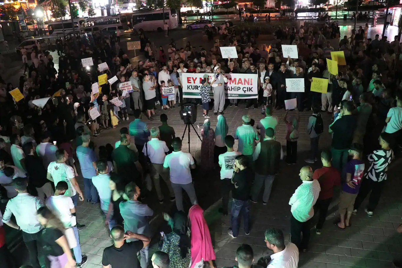 Dr. Muhammed es-Sağir: Kur'an-ı Kerime yapılan hakaret tüm Müslümanlara yapılmıştır Dr. Muhammed es-Sağir: Kur'an-ı Kerime yapılan hakaret tüm Müslümanlara yapılmıştır