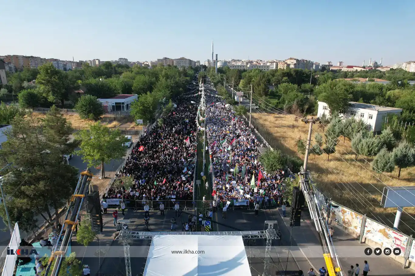 لە دیاربەکر بە بەشداری دەیان هەزار کەس بەرنامەی رێزگرتن لە قورئان بەڕێوەچوو لە دیاربەکر بە بەشداری دەیان هەزار کەس بەرنامەی رێزگرتن لە قورئان بەڕێوەچوو