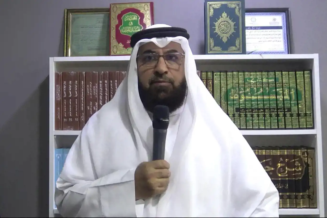 د.أسامة فتحي أبو بكر: على المسلمين حماية القرآن عمليًا بأن يطبقوا ما فيه في حياتهم د.أسامة فتحي أبو بكر: على المسلمين حماية القرآن عمليًا بأن يطبقوا ما فيه في حياتهم
