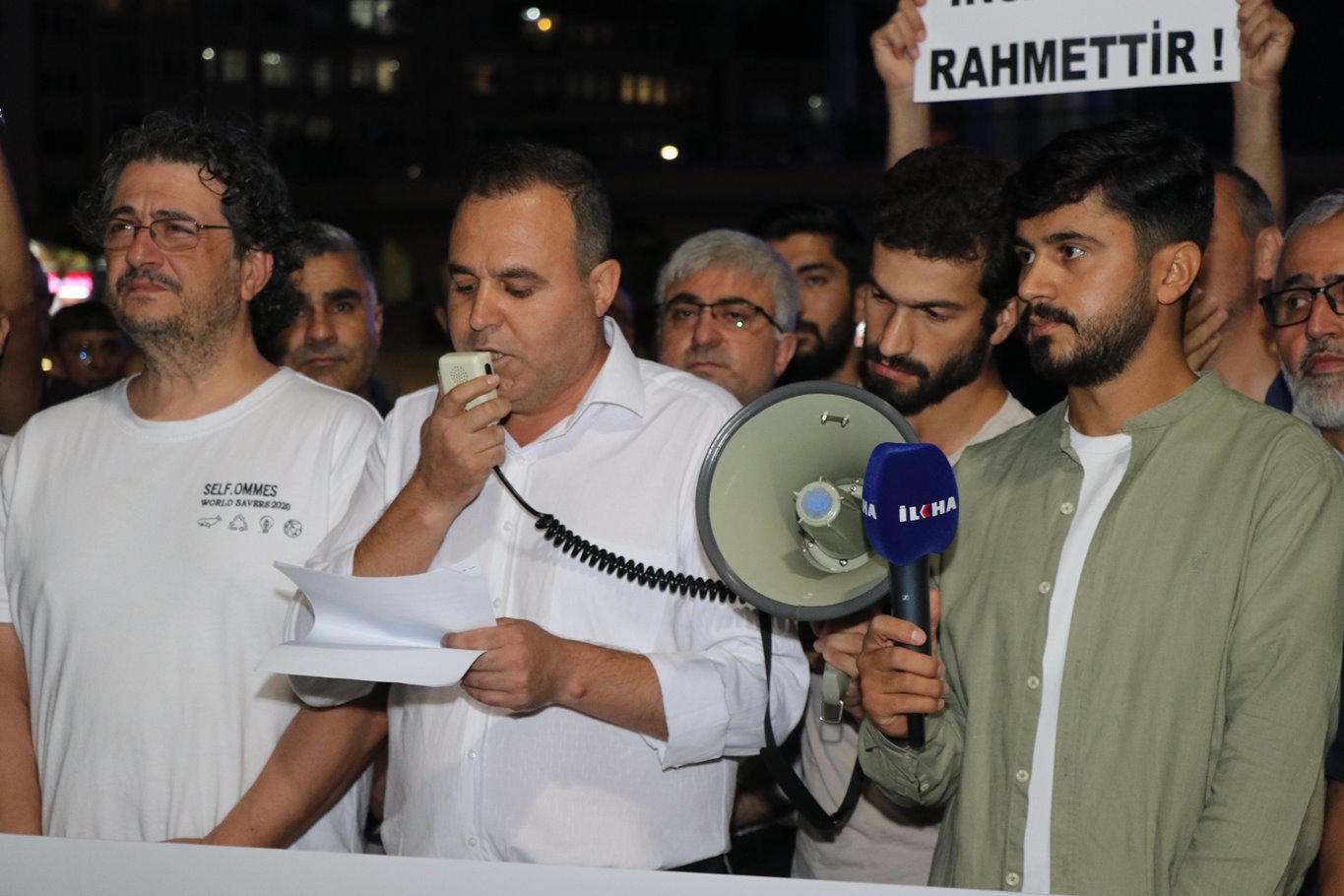 Zeytinburnu Kardeşlik Platformu'ndan Kur'an-ı Kerim'in yakılması protestosu