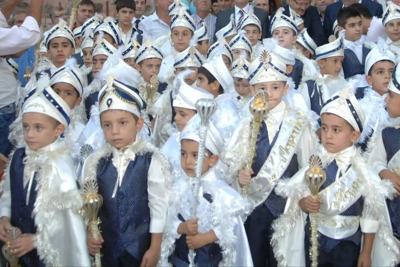 Çocuklar ne zaman sünnet ettirilmeli, öncesinde ve sonrasında dikkat edilecek hususlar nelerdir? Çocuklar ne zaman sünnet ettirilmeli, öncesinde ve sonrasında dikkat edilecek hususlar nelerdir?